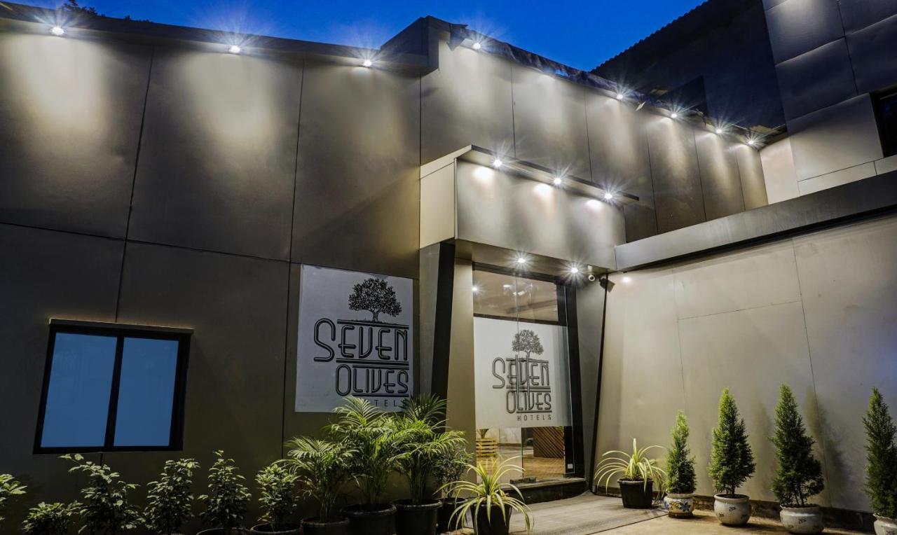 Treebo Trip Seven Olives Andheri Mumbai Exterior photo